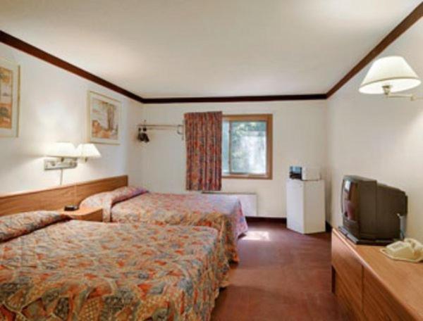 Queen Room with Two Queen Beds - Smoking interior